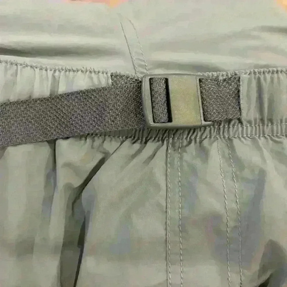 Columbia Omni-Shade Grey Buckle Shorts Size XL 9L - Picture 4 of 8